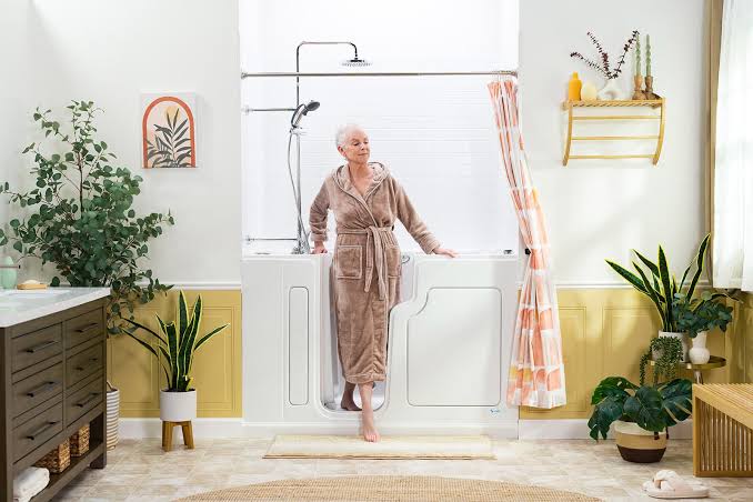 5 Best Walk-In Tub Installers in Sarasota – Explore safer bathing with easy-access tubs